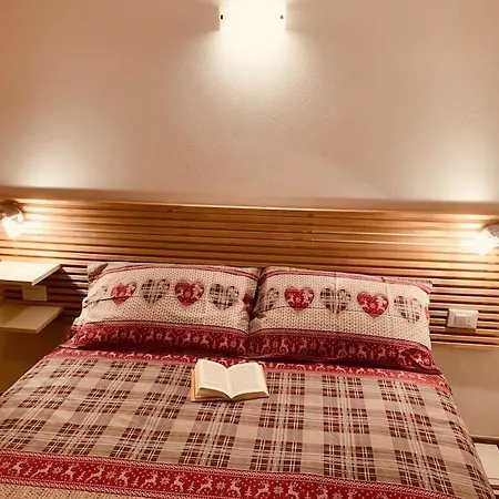 Carmen アパート ボルミオ